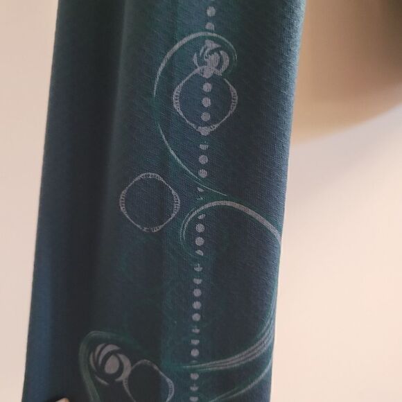 REI sport top with abstract pattern on the sleeve - Picture 3 of 6